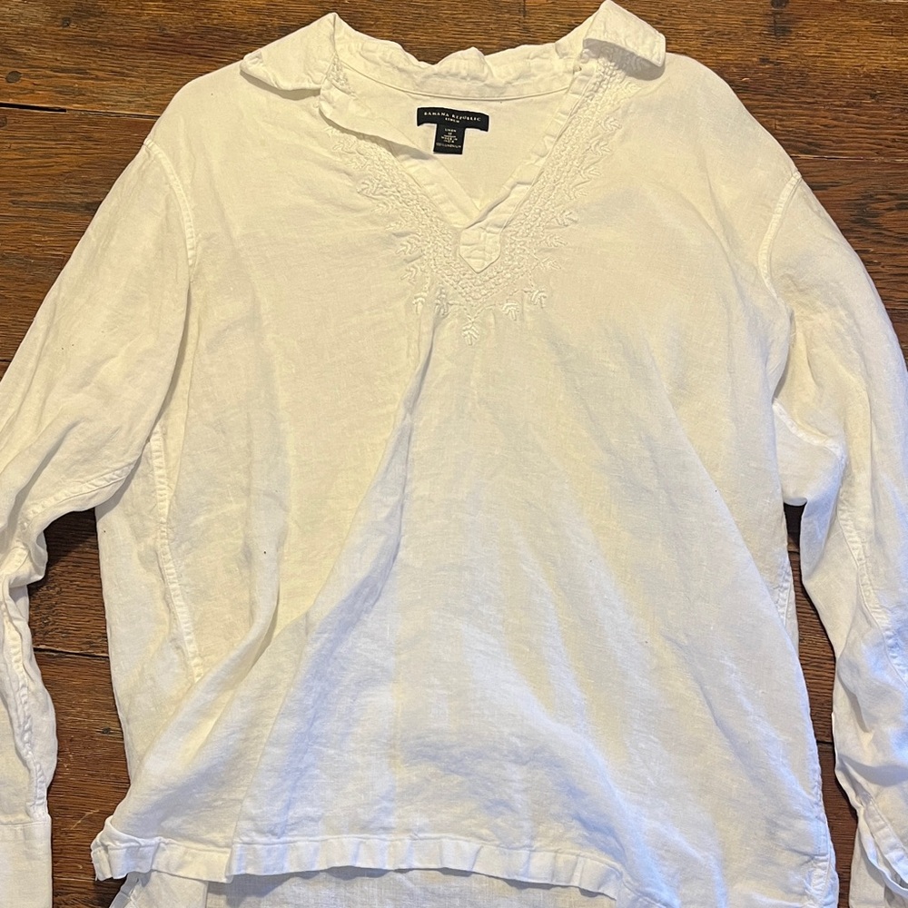 Banana Republic White V-Neck Blouse